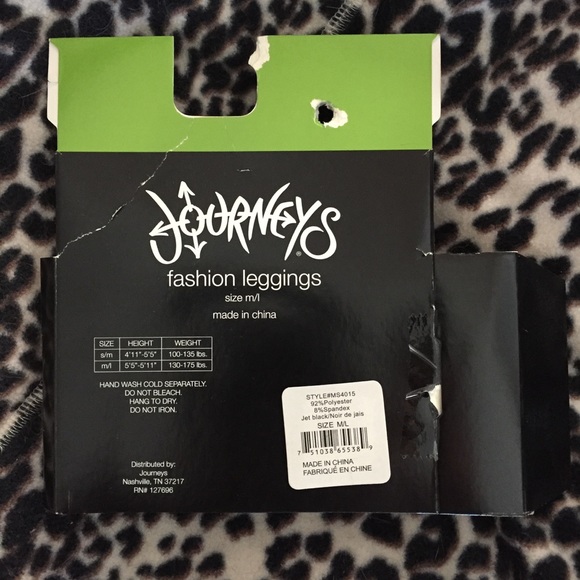 Goth Silver Skulls Leggings NWOT - Picture 4 of 5